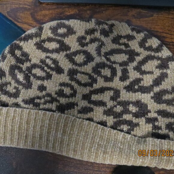 Cheetah Print Brown Winter Hat and Gloves - Picture 4 of 4